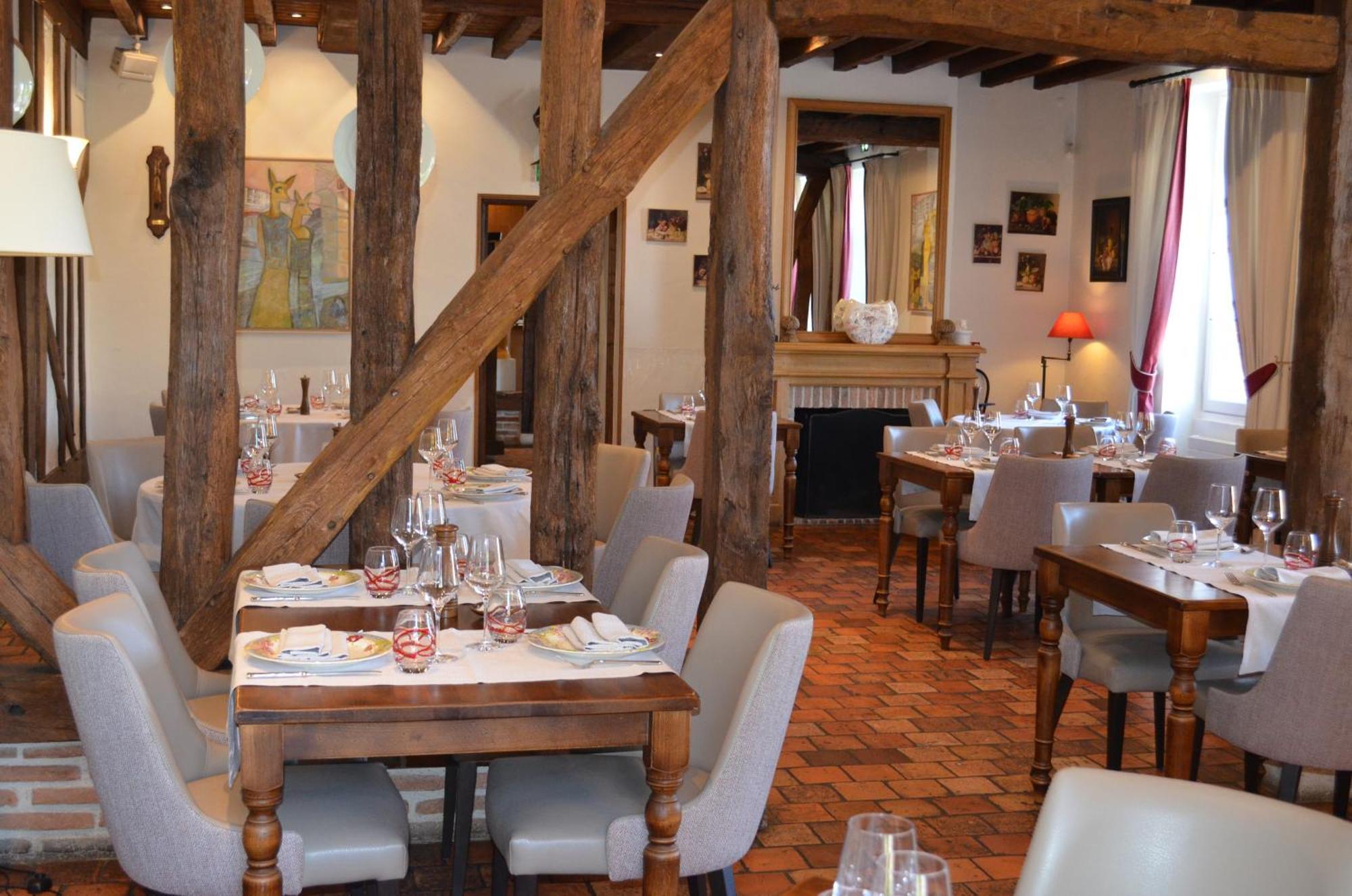 Logis Hotel Auberge Du Cheval Blanc Yvoy-le-Marron Екстер'єр фото