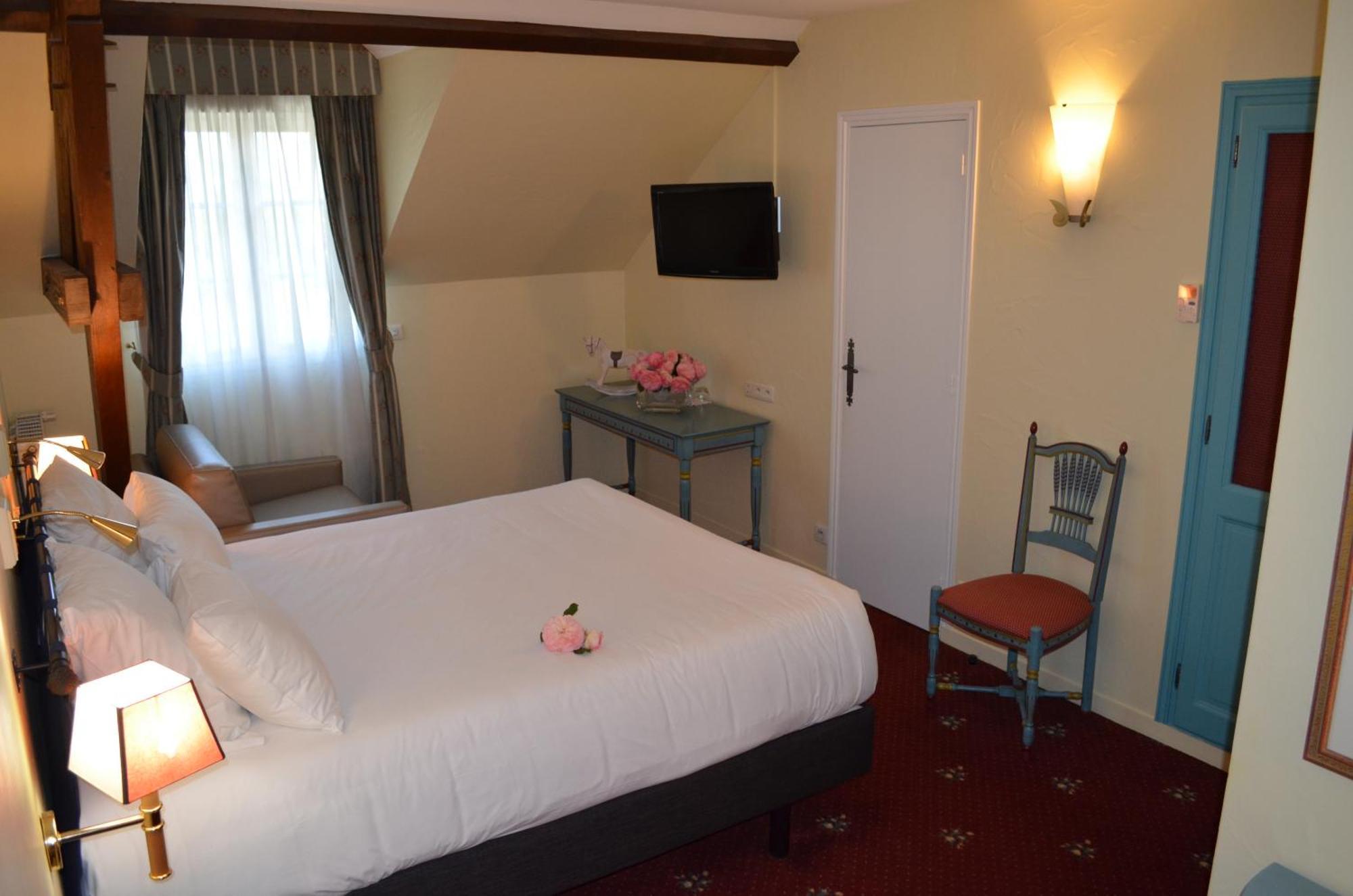 Logis Hotel Auberge Du Cheval Blanc Yvoy-le-Marron Екстер'єр фото