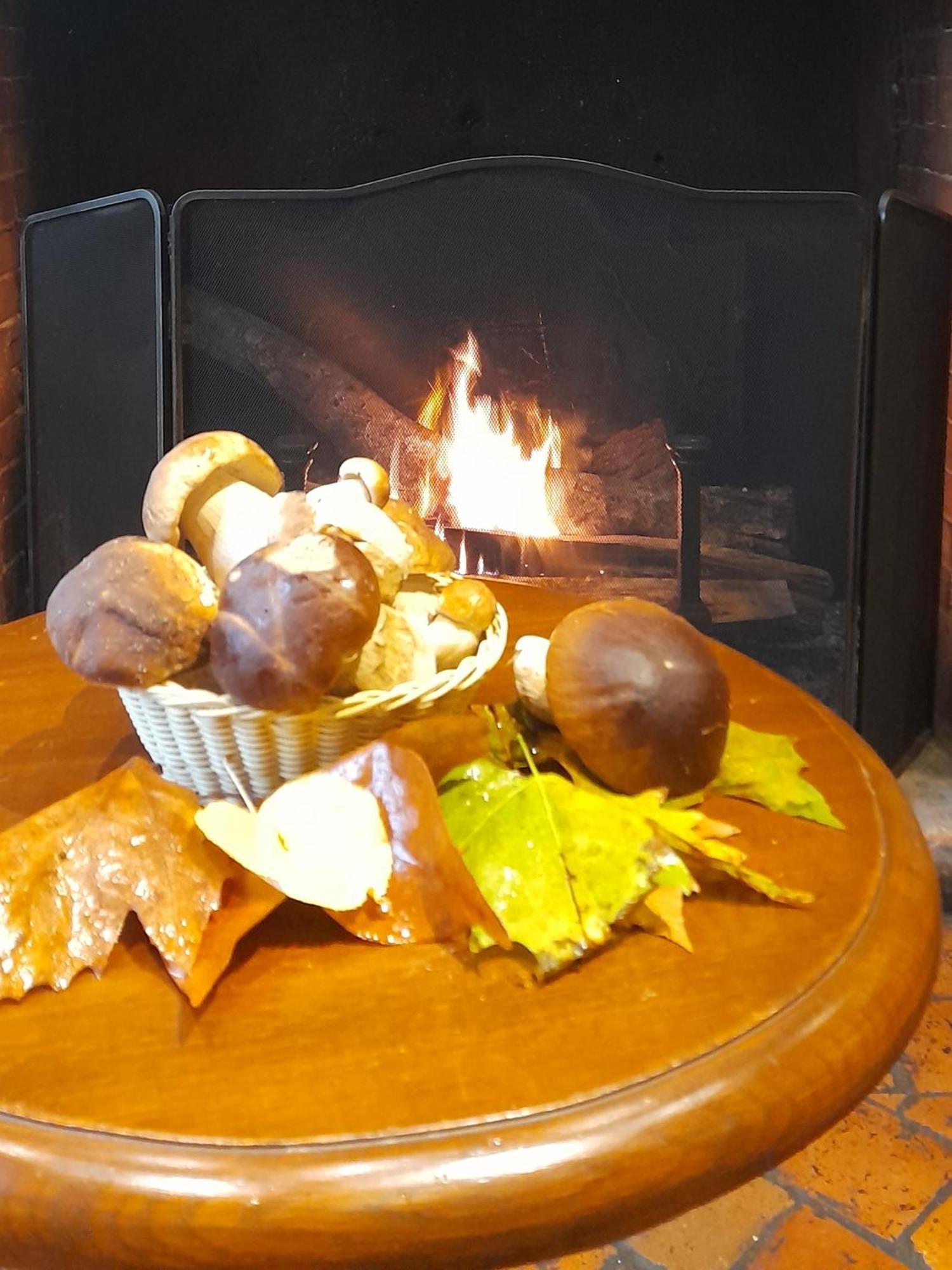 Logis Hotel Auberge Du Cheval Blanc Yvoy-le-Marron Екстер'єр фото