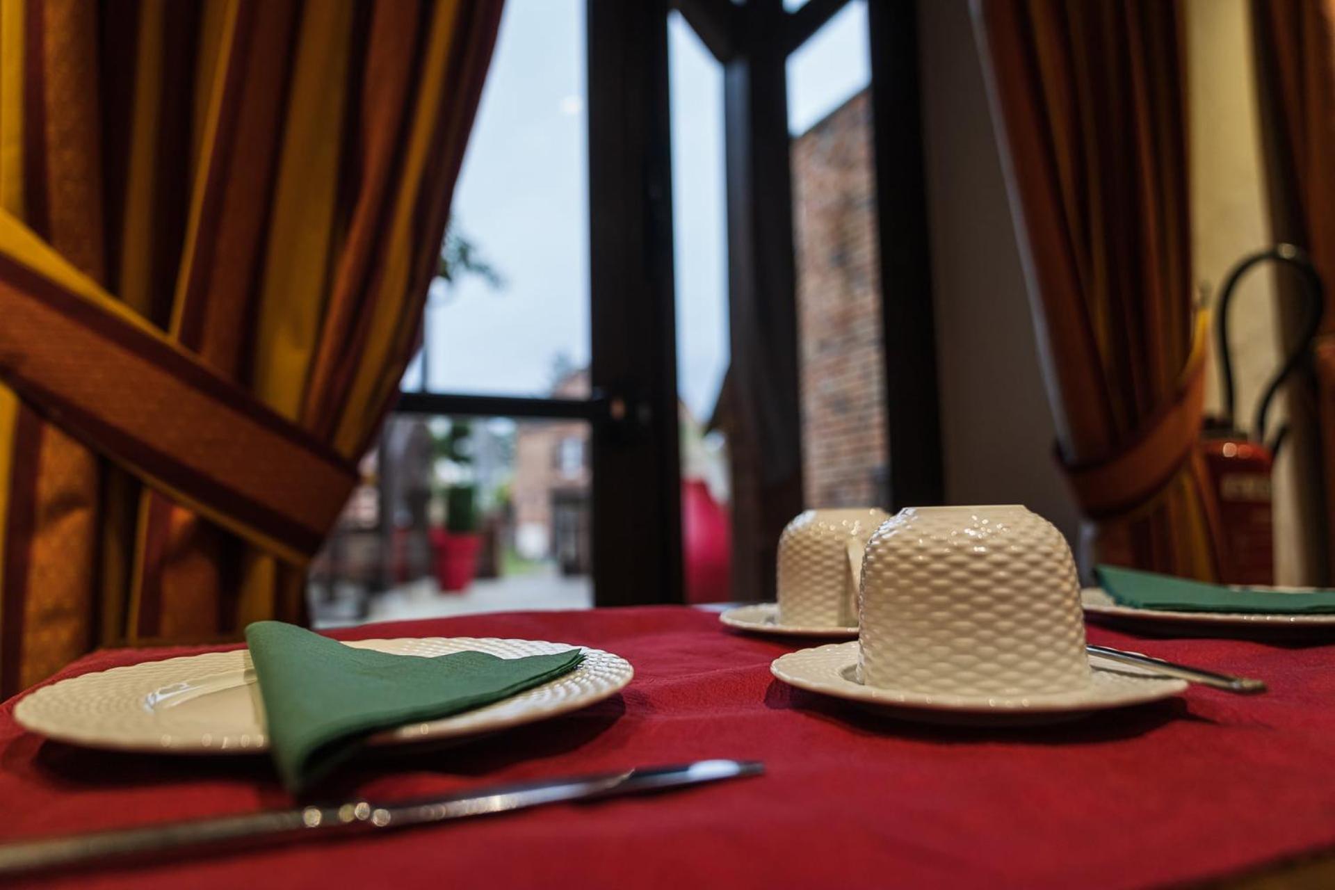 Logis Hotel Auberge Du Cheval Blanc Yvoy-le-Marron Екстер'єр фото