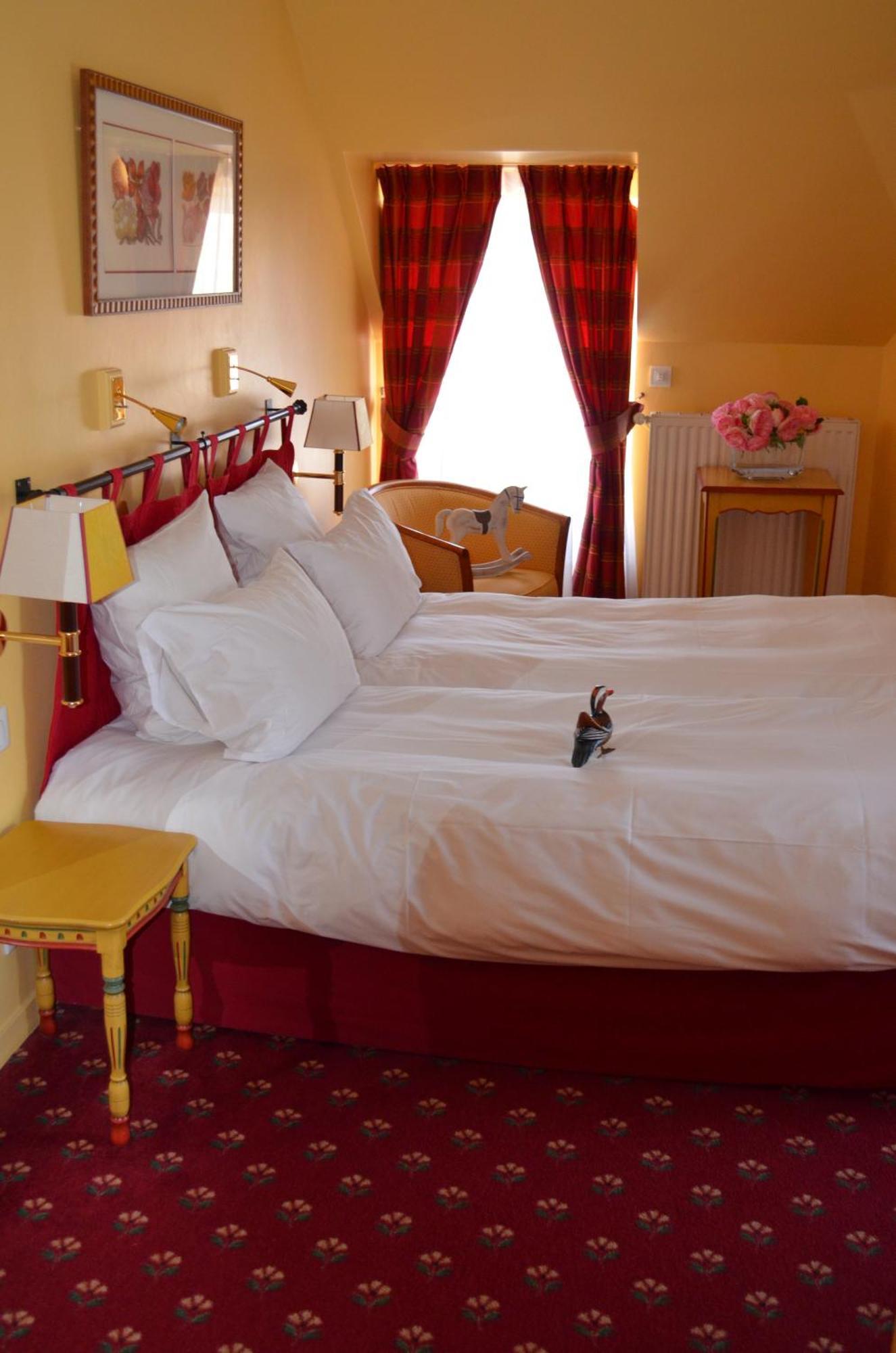 Logis Hotel Auberge Du Cheval Blanc Yvoy-le-Marron Екстер'єр фото