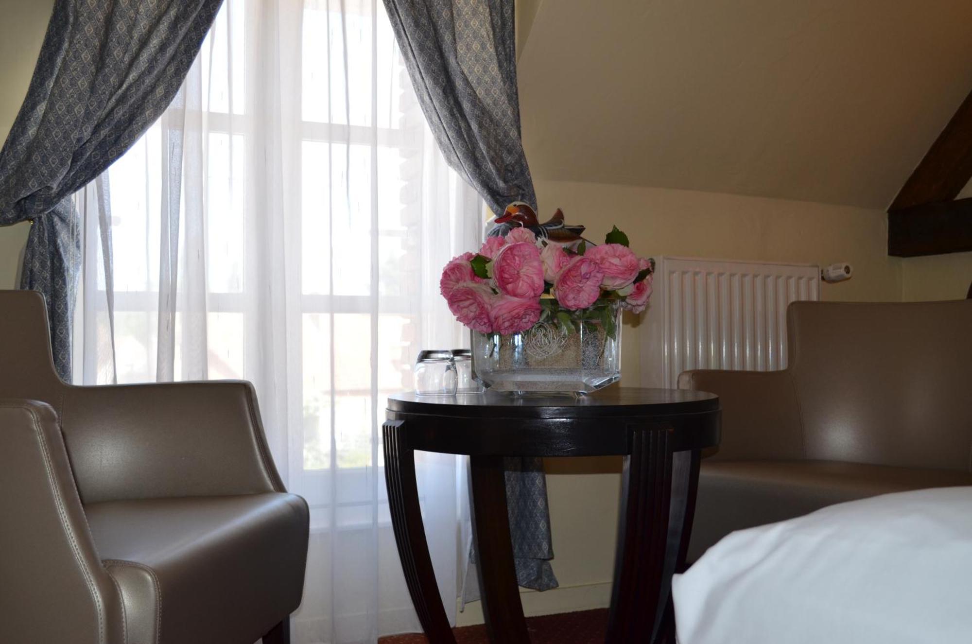 Logis Hotel Auberge Du Cheval Blanc Yvoy-le-Marron Екстер'єр фото