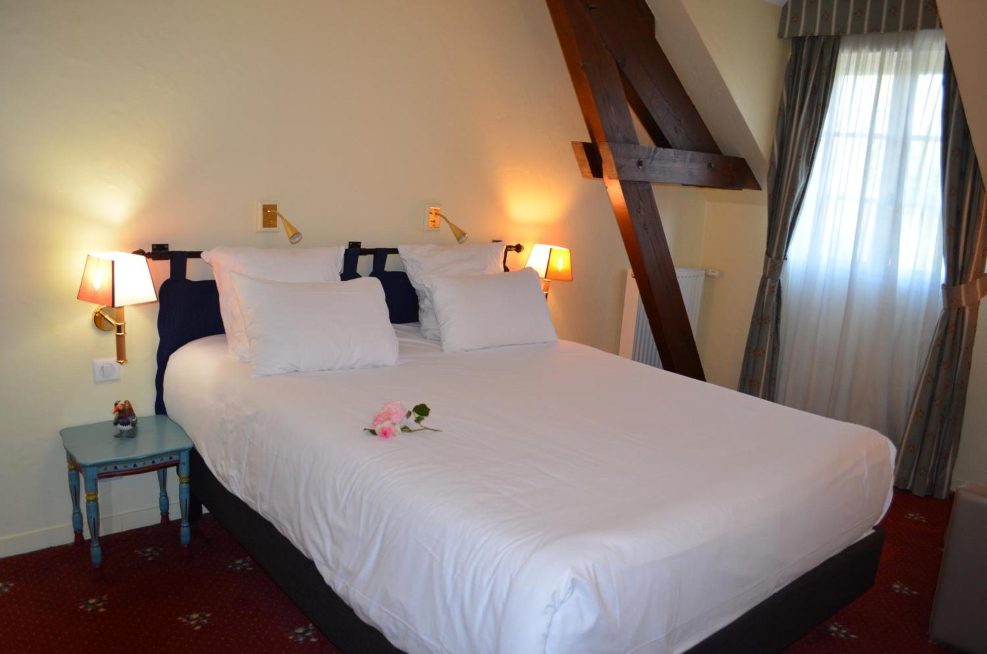 Logis Hotel Auberge Du Cheval Blanc Yvoy-le-Marron Екстер'єр фото