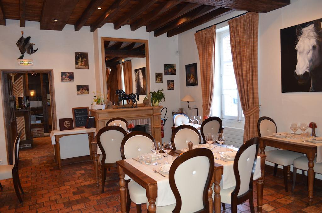 Logis Hotel Auberge Du Cheval Blanc Yvoy-le-Marron Екстер'єр фото