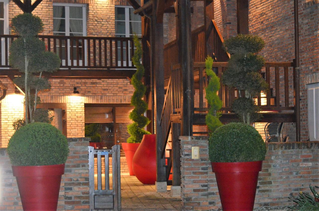 Logis Hotel Auberge Du Cheval Blanc Yvoy-le-Marron Екстер'єр фото