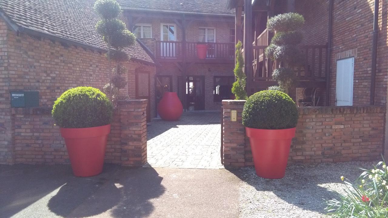 Logis Hotel Auberge Du Cheval Blanc Yvoy-le-Marron Екстер'єр фото